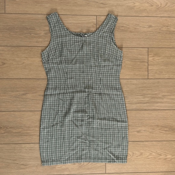 Vintage Sandwich l Sleevless Mini Dress in Green Plaid - Picture 2 of 7